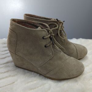 Toms Women's Wedge Bootie Boots Desert Lace-up Taupe Suede‎ Ankle Size 6.5